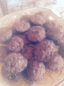 Dish of 24 cupcakes