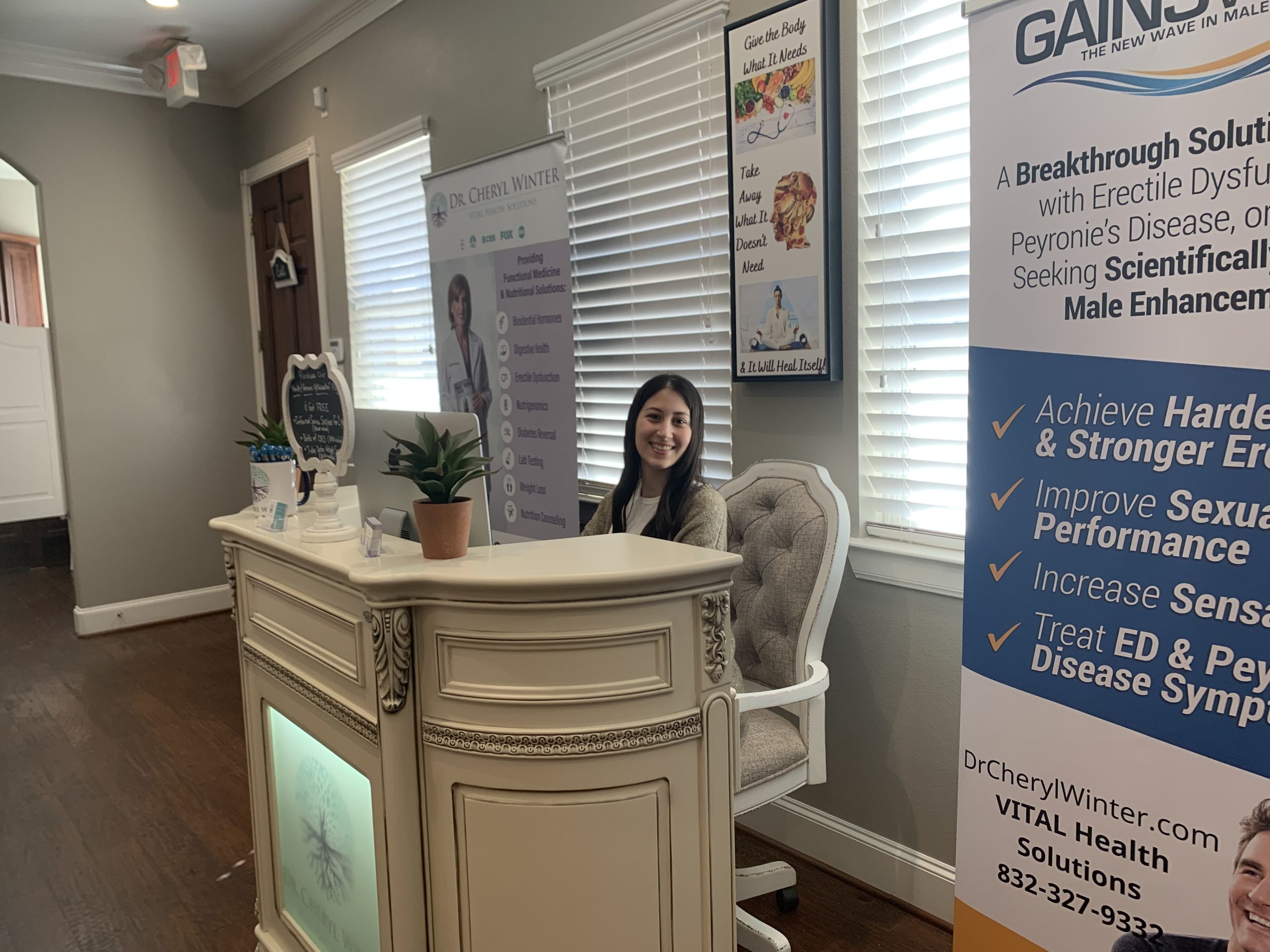 Alessia at desk